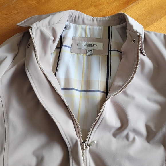 Liz Claiborne Women's Spring 3/4 Trench Coat  Tan/Beige Size M. - Picture 5 of 10